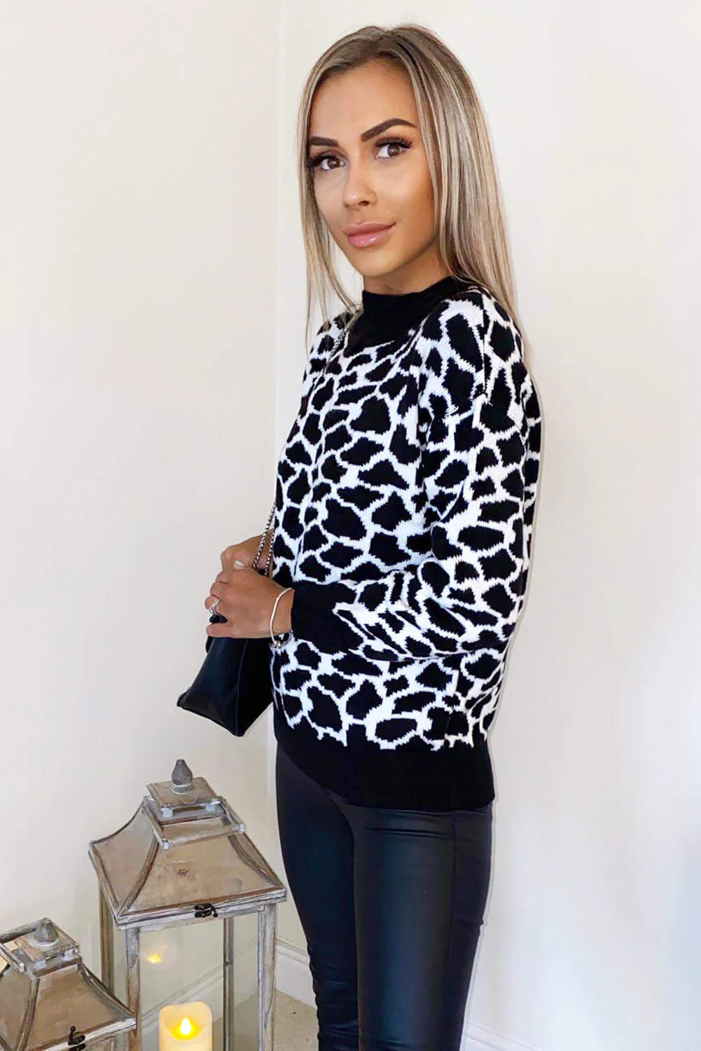 Black Giraffe Printed Knitted Jumper - Swimclubus