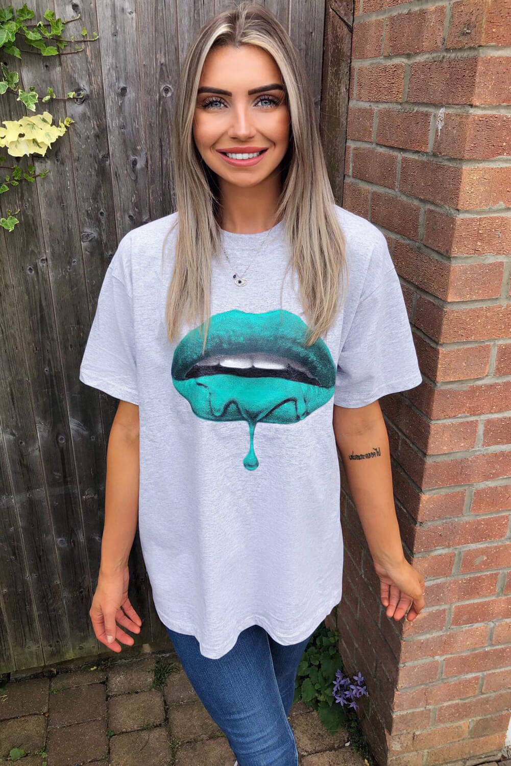 Grey Green Lips T-Shirt - Swimclubus